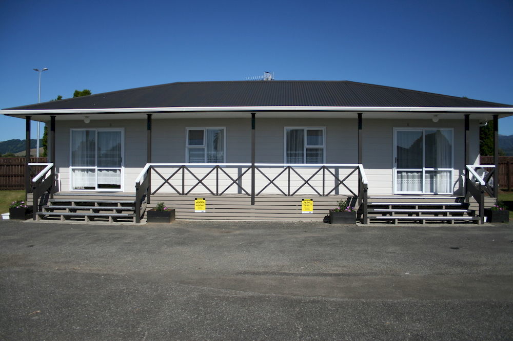 Levin Top 10 Holiday Park Exterior photo